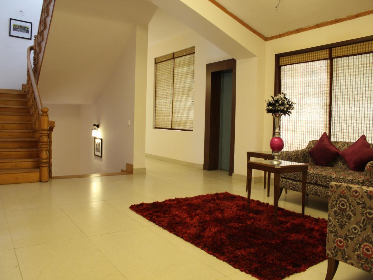 Oyo 2531 Hotel Una Comfort Misty Oak Nainital Exterior photo